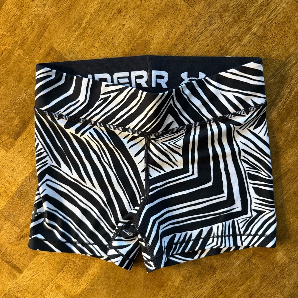Under Armour womens Heatgear Armour Midrise Print Shorty Size Small